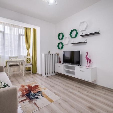 Laroka House Cosy And Modern Apartment Universitate-City Centre Bukares Bagian luar foto