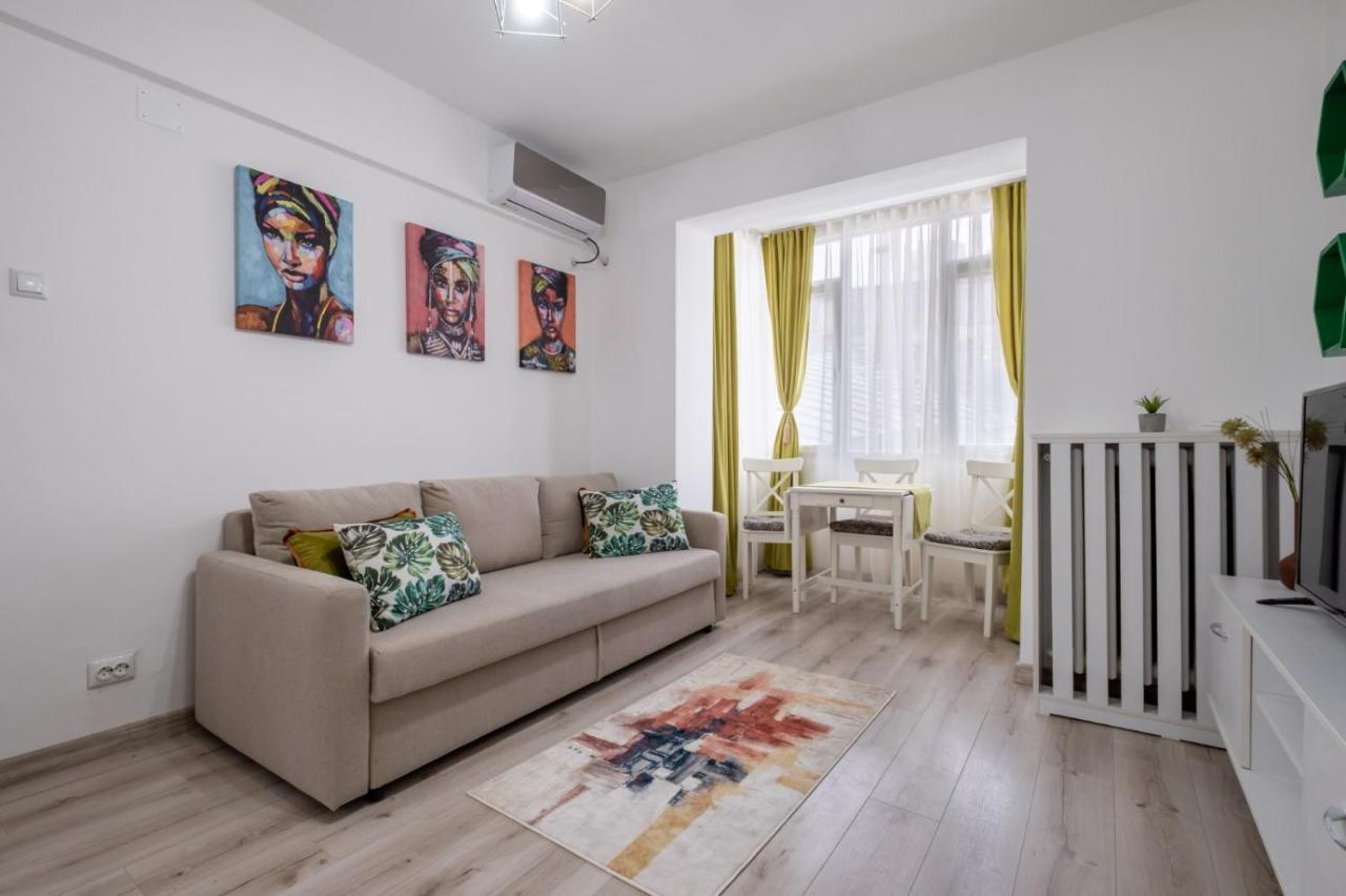 Laroka House Cosy And Modern Apartment Universitate-City Centre Bukares Bagian luar foto