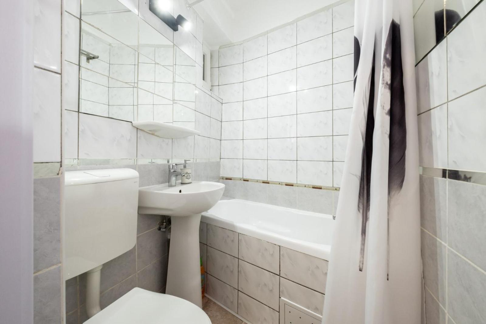 Laroka House Cosy And Modern Apartment Universitate-City Centre Bukares Bagian luar foto