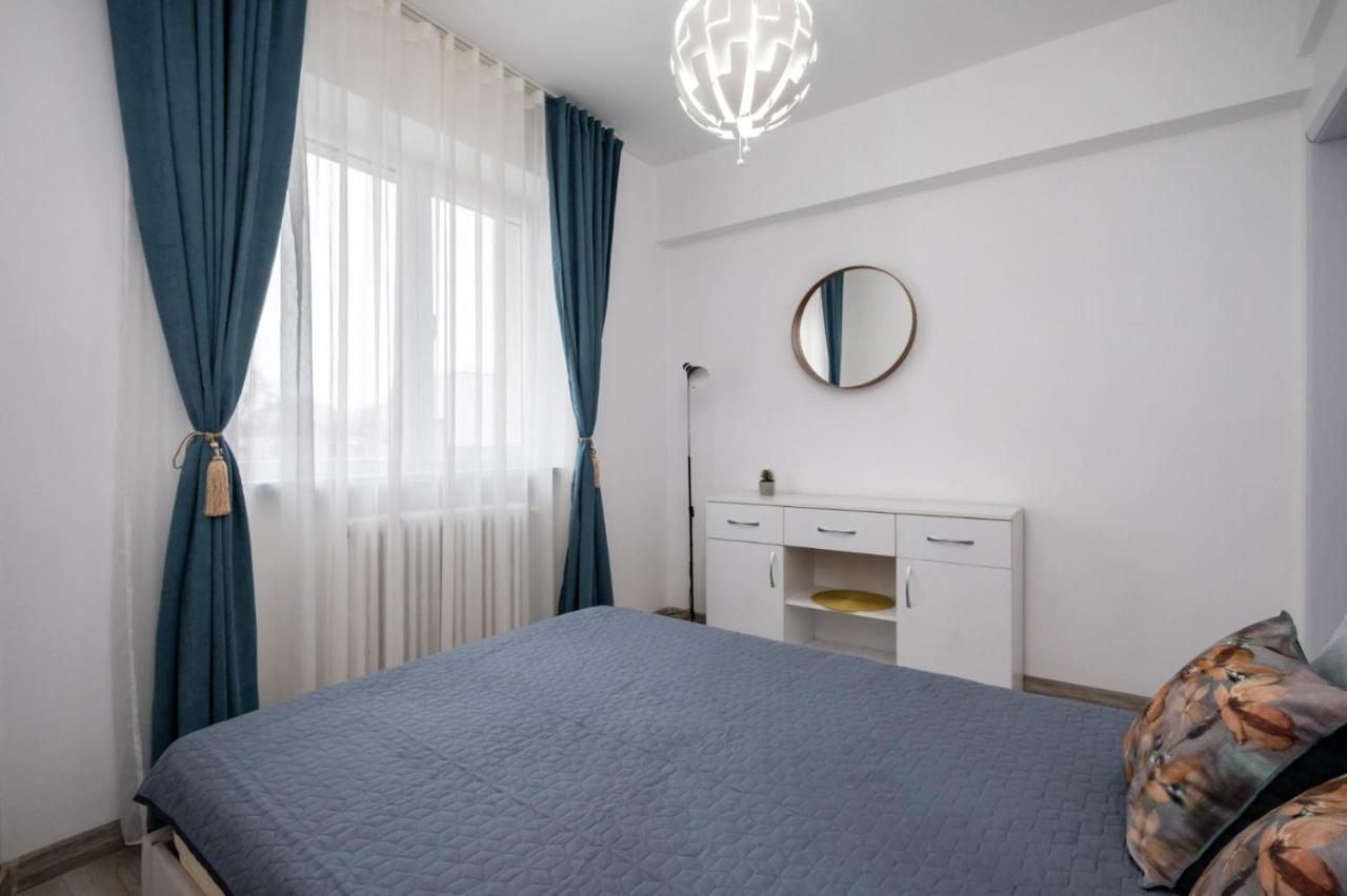 Laroka House Cosy And Modern Apartment Universitate-City Centre Bukares Bagian luar foto