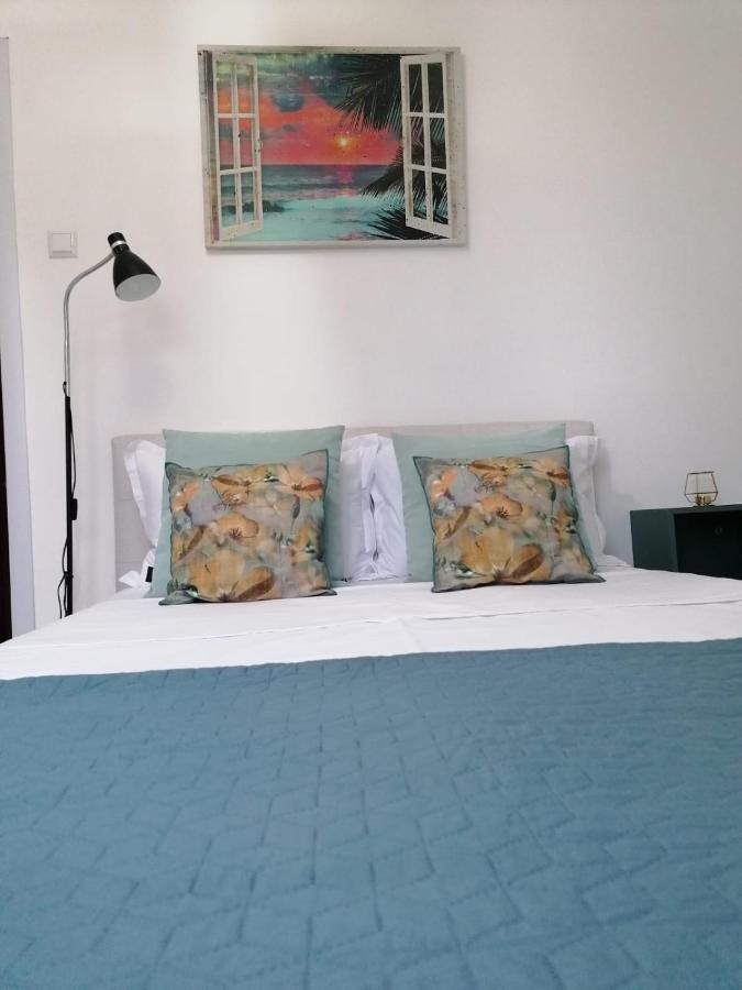 Laroka House Cosy And Modern Apartment Universitate-City Centre Bukares Bagian luar foto