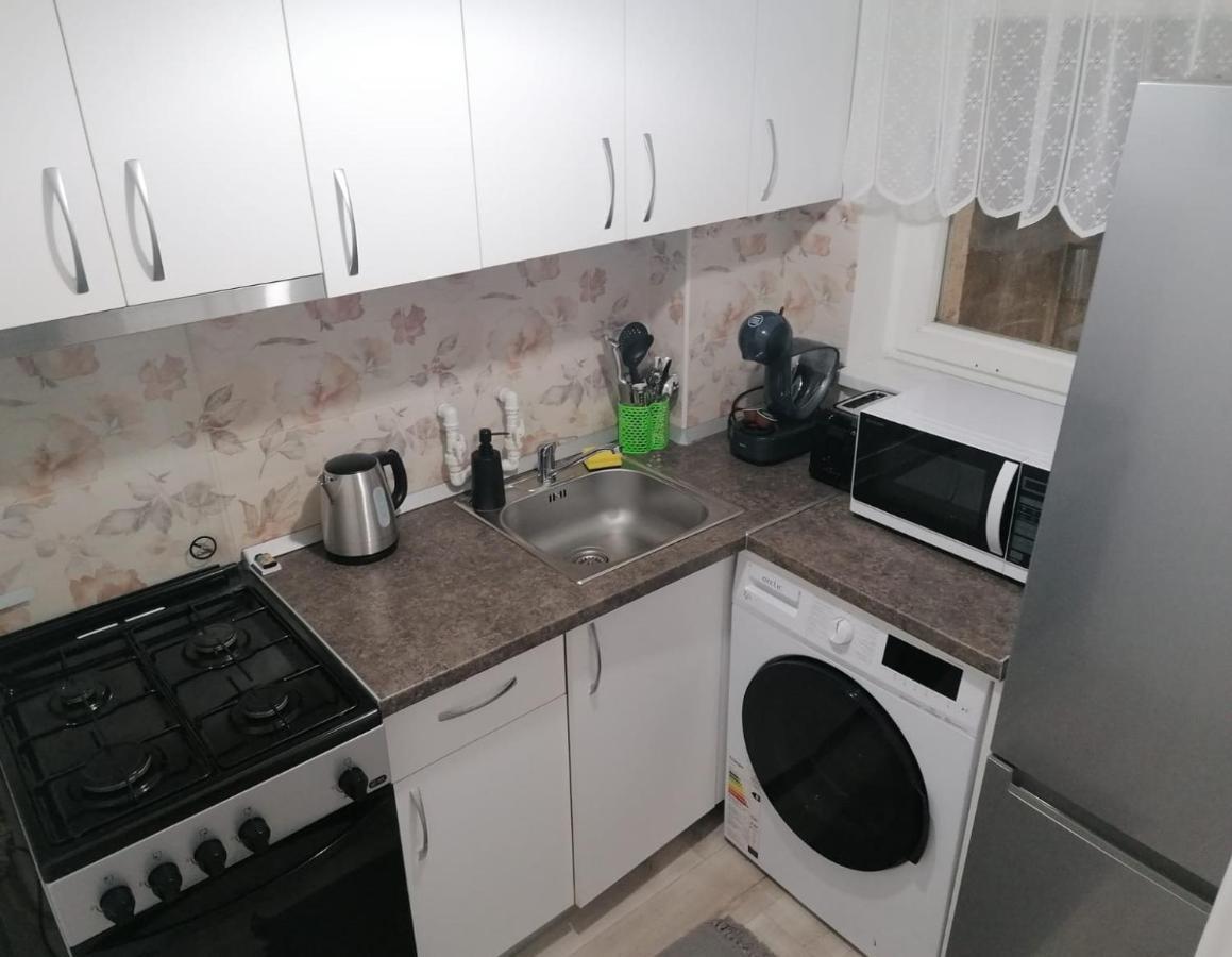 Laroka House Cosy And Modern Apartment Universitate-City Centre Bukares Bagian luar foto